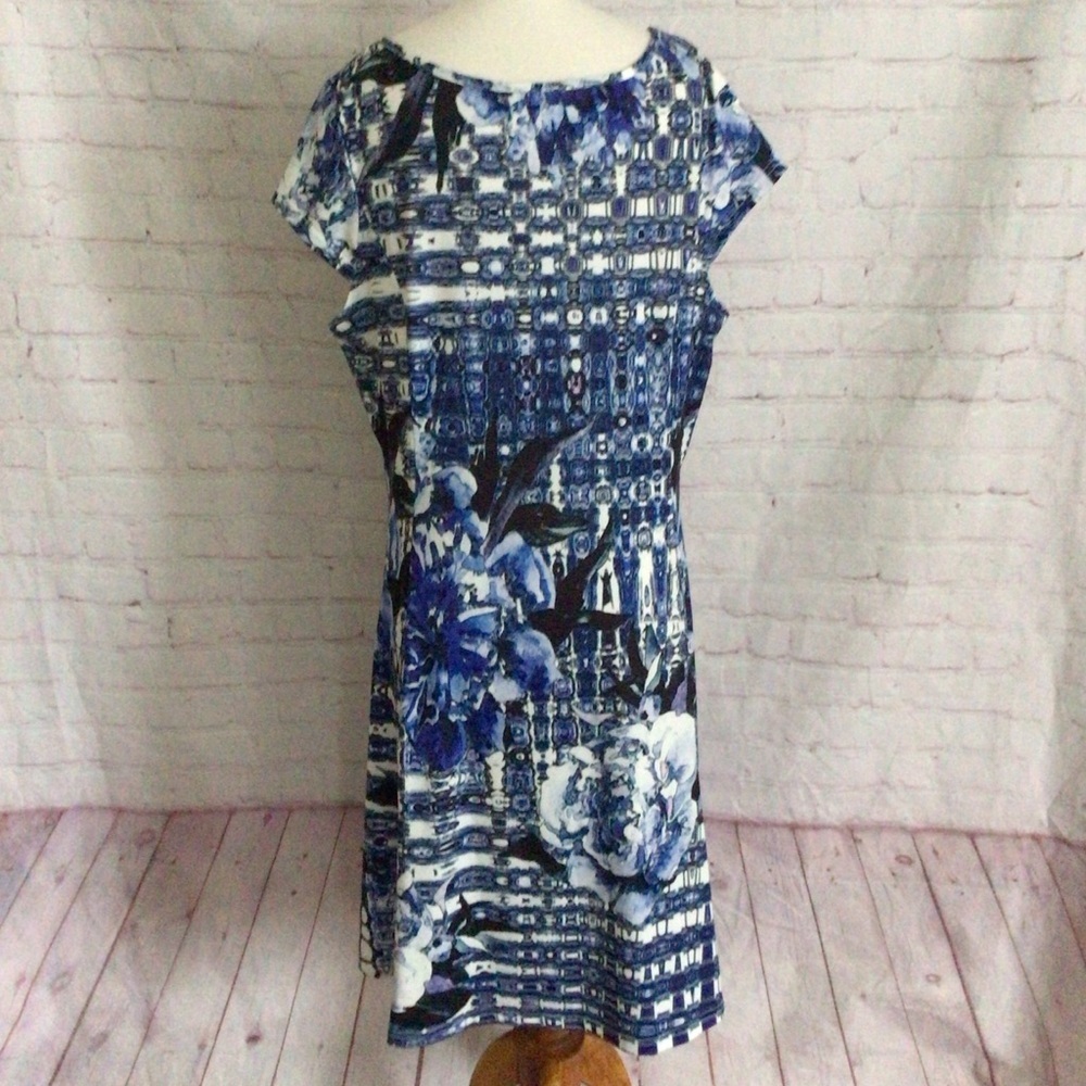 Lily by Firmiana Blue and White Floral Short Sleeve Dress - Size XL - Picture 5 of 9